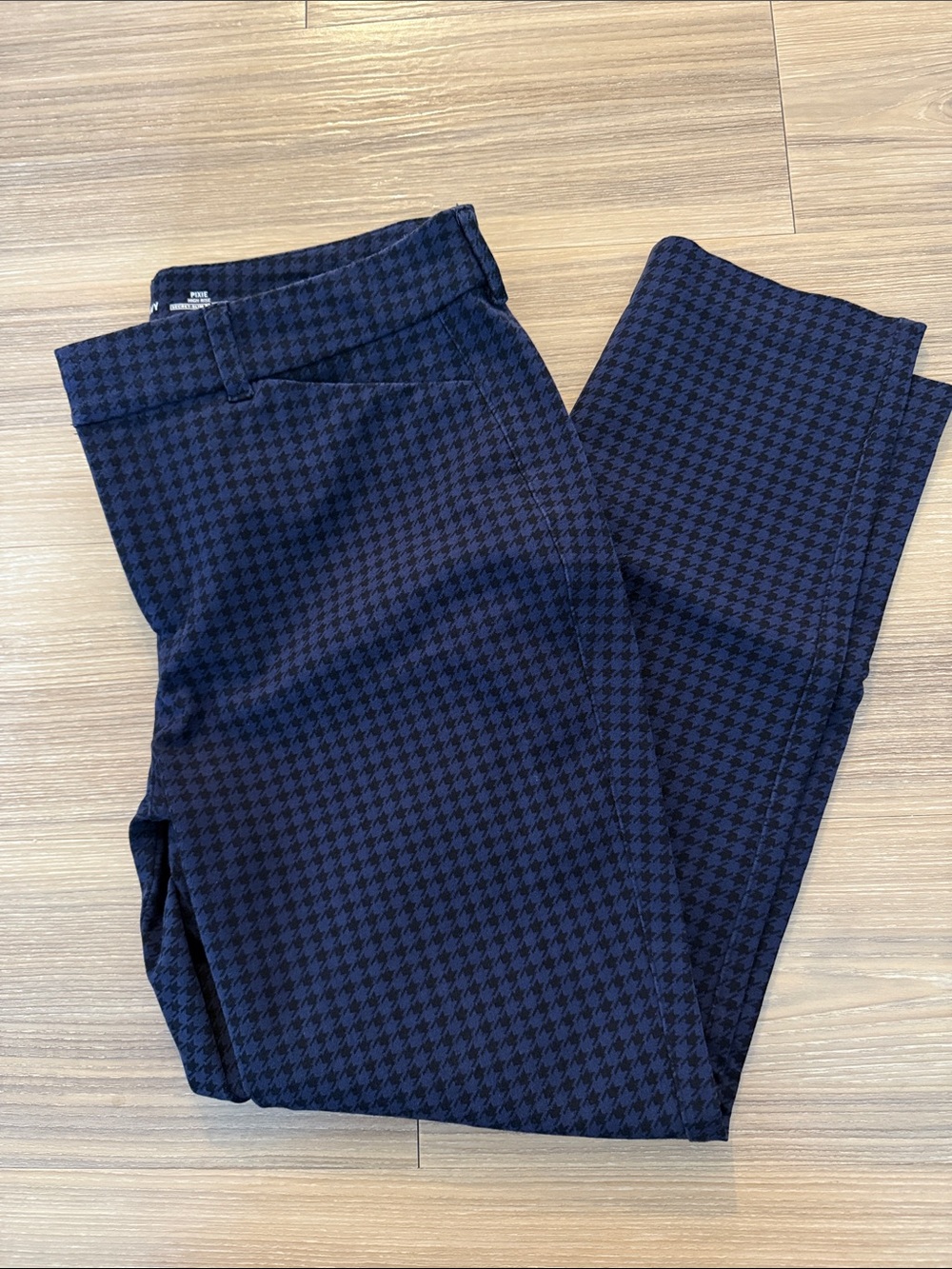 Old Navy Women’s Pixie Pant Navy Houndstooth